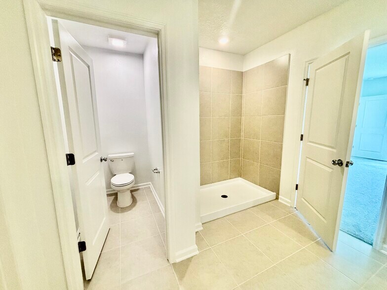 Building Photo - 4741 Golden Knight Blvd