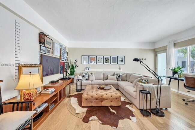 Building Photo - 1840 James Ave