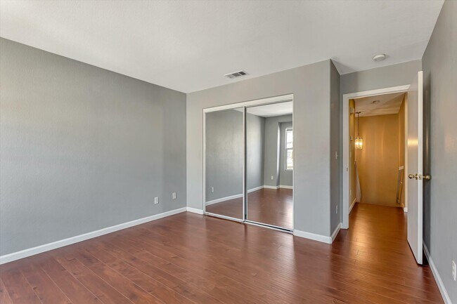Building Photo - 929 Monarch Cir