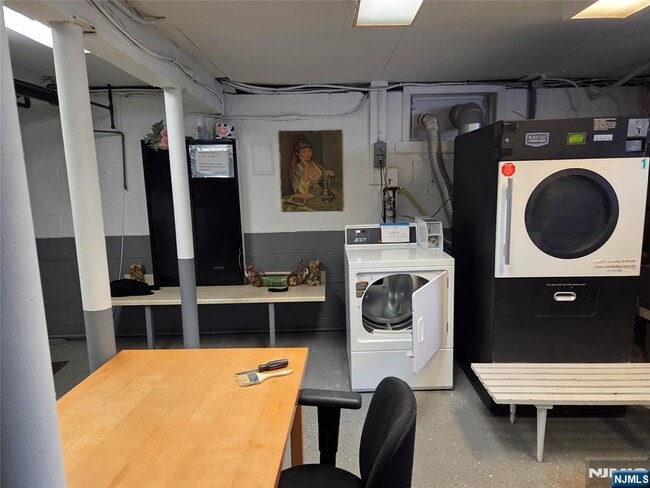 Building Photo - 1628 Valley 2A Vly