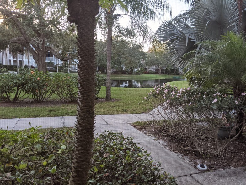 Building Photo - 850 S Tamiami Trl