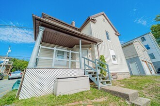 Building Photo - 3 Bedroom/ 1.5 Bathroom House -Near WVU Ma...