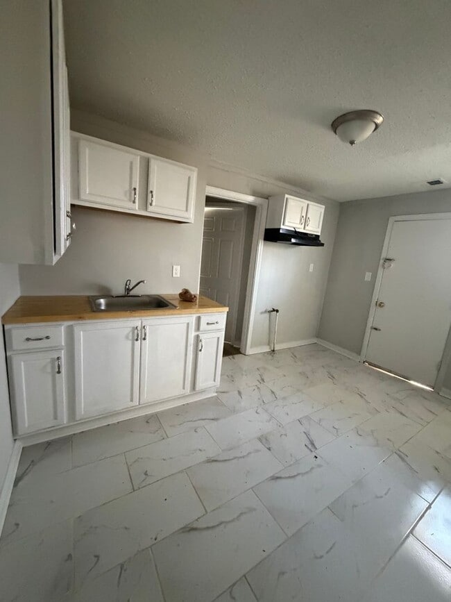 Building Photo - 432 N Montgomery St