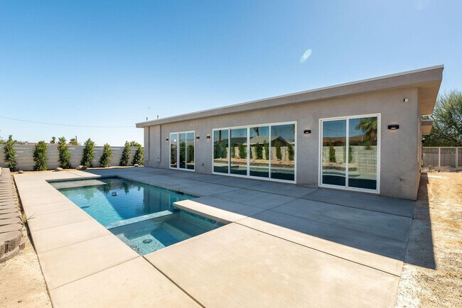 Building Photo - 416 Rosa Parks Rd