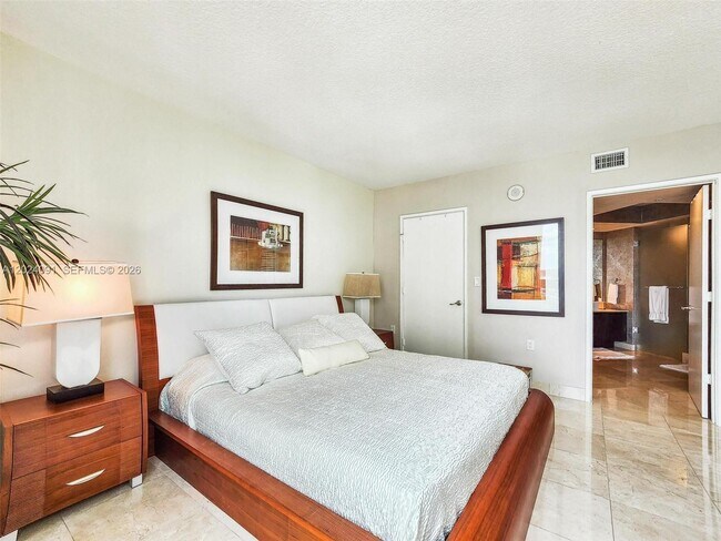 Building Photo - 150 Sunny Isles Blvd