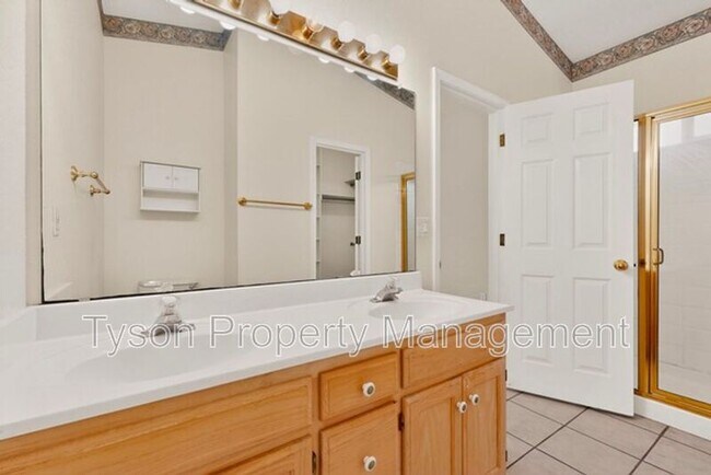 Building Photo - 7411 Peregrine Rd NE