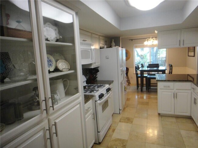 Building Photo - 2407 Harrowden Dr