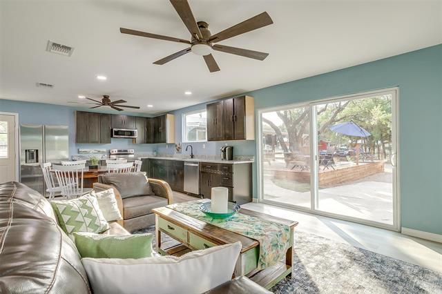 Building Photo - 520 Deer Trail