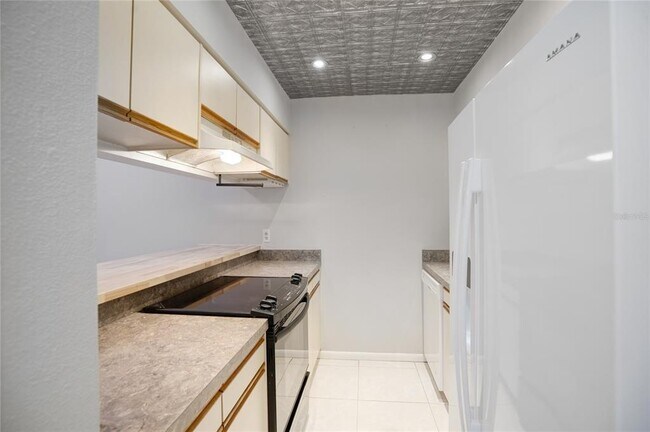 Building Photo - 4717 Winslow Beacon
