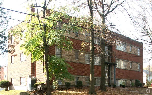 Building Photo - College Crest
