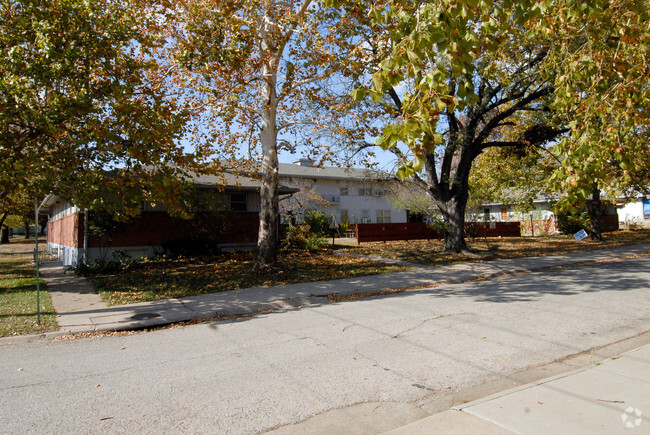 Primary Photo - Woodhull Apartments
