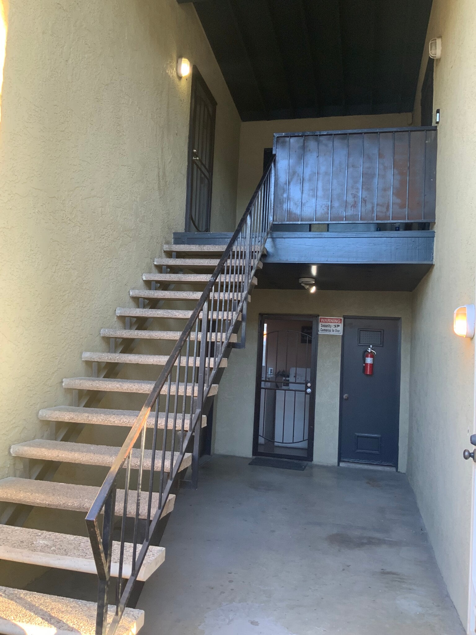 Building Photo - 837 S Gordon St