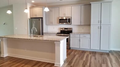 Building Photo - Room in Townhome on Sharon Towns Dr