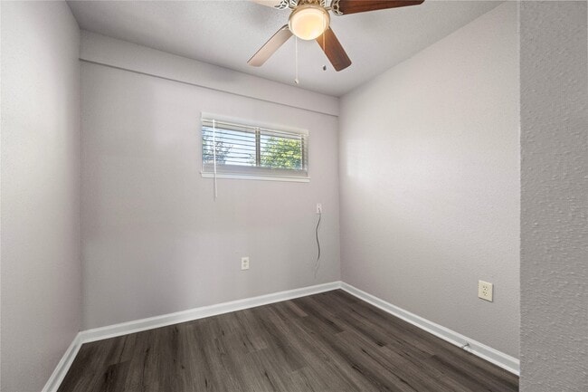 Building Photo - 6138 Kenilwood Dr