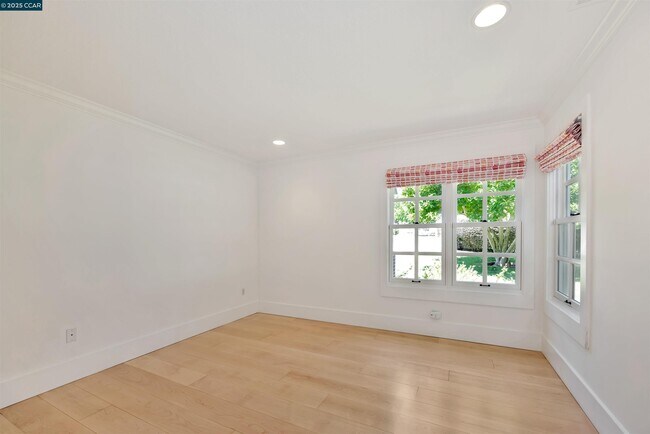 Building Photo - 772 John Way