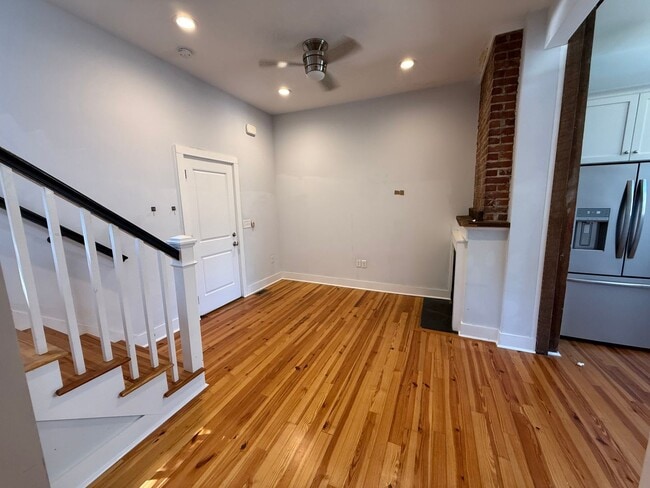Building Photo - 3 Bedroom 3 Bath Apartment - Downtown Char...