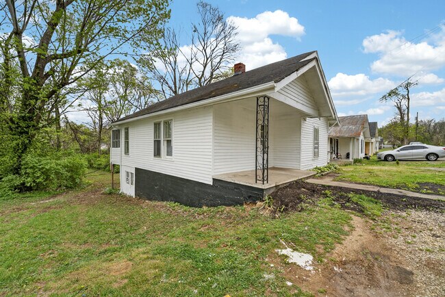 Building Photo - 225 Sunset Ave