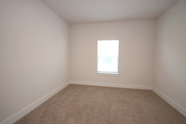 Building Photo - Stunning Modern 4-Bed, 2-Bath Home in Arbor Ridge – High Ceilings, Open Floor Plan, Granite Kitch...