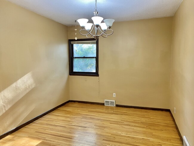 Building Photo - 2417 Parkview Blvd