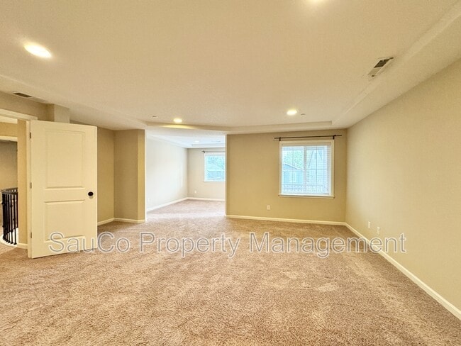 Building Photo - 11877 NW Cedar Ct