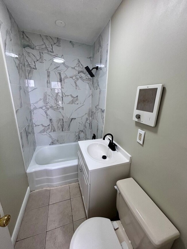 Building Photo - 4 Bedroom Home for Rent in Trenton