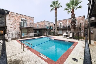 Building Photo - 6501 E Hill Dr