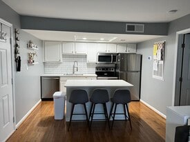 Building Photo - 2049 Chastain Park Ct NE