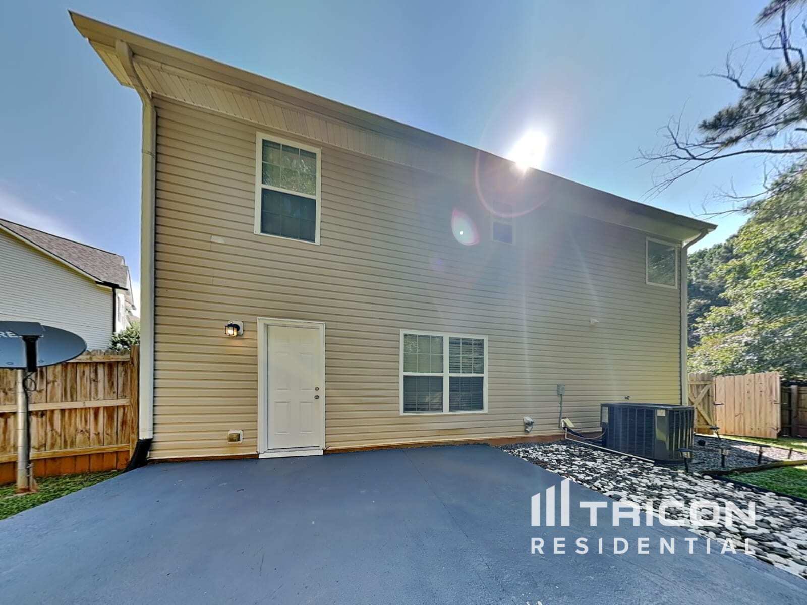 Building Photo - 6561 Squire Pl