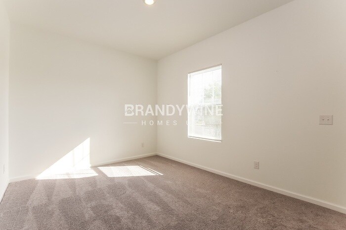 Building Photo - 1650 Effra Wy