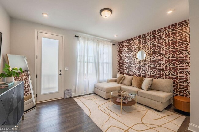 Building Photo - 313 Skylar Way SE