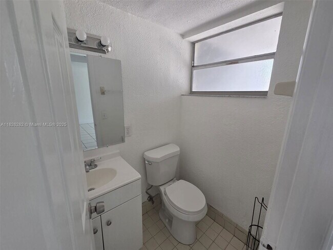 Building Photo - 3913 NW 76th Terrace