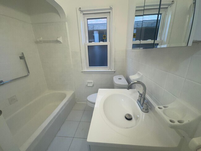 Building Photo - 15243 Eastwood St