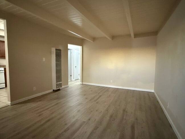 Building Photo - 302 S 26th St