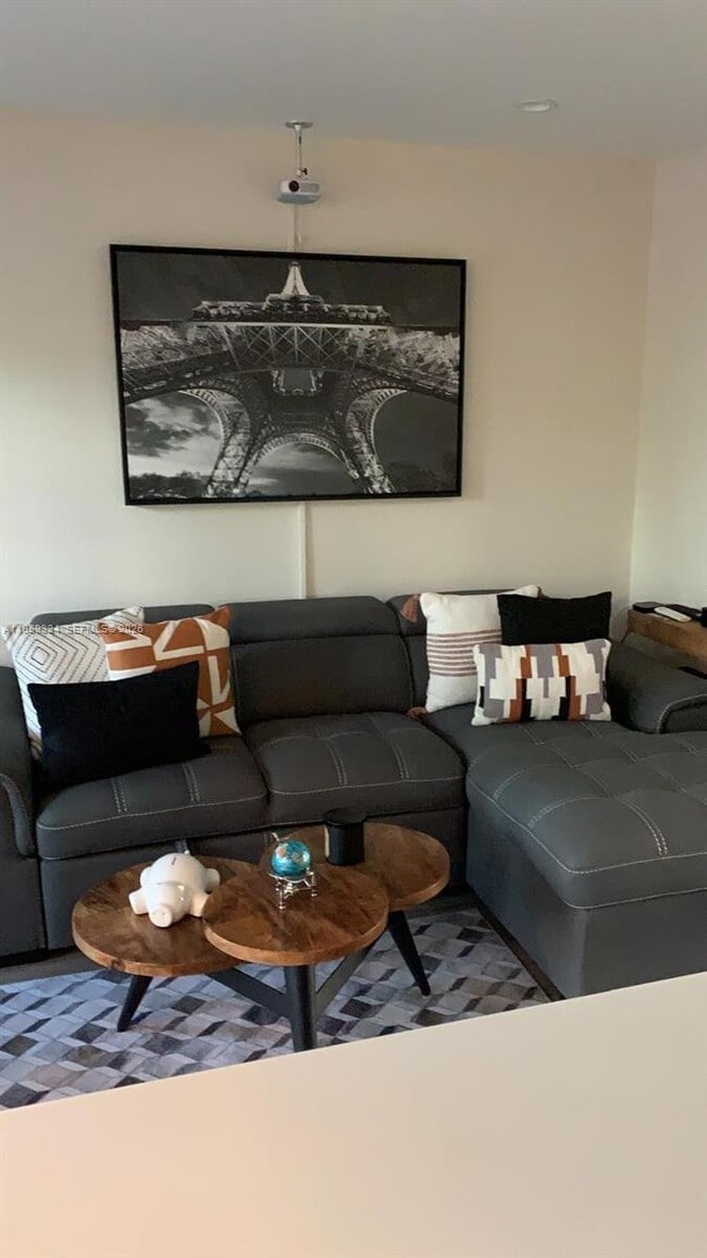 Building Photo - 3538 SW 17th St