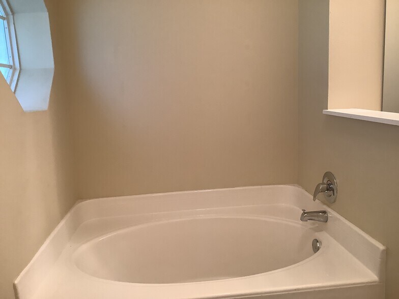 Building Photo - 5276 Mansford Pl