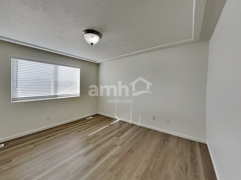 Building Photo - 14354 S Debrian Way