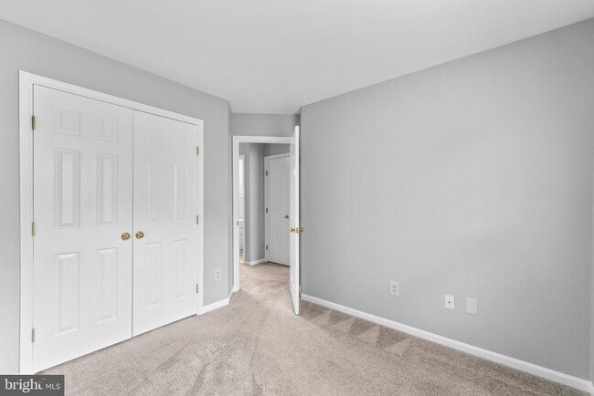 Building Photo - 6008 Bingley Rd