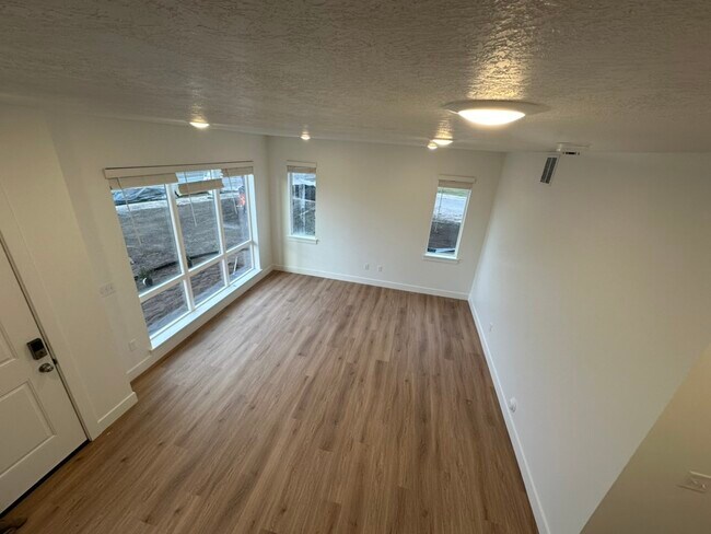 Building Photo - 33 N 460 W