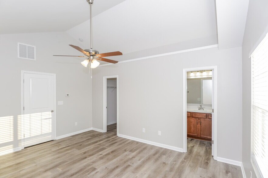Building Photo - 2641 Hunters Moon Lane