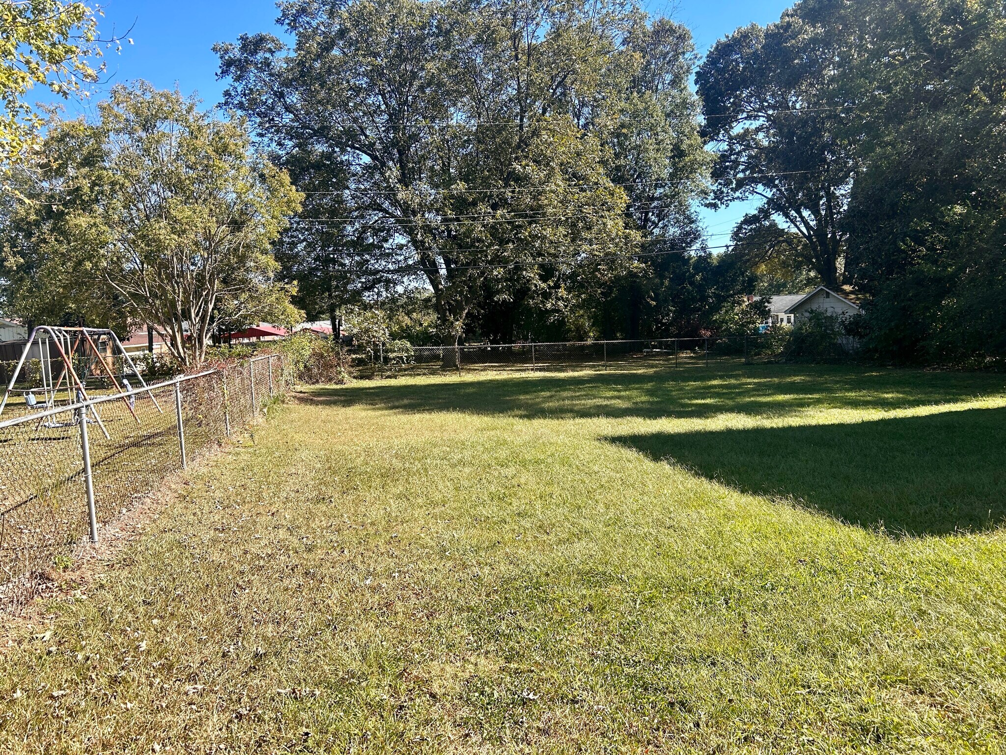 Building Photo - 553 Glenwood Dr