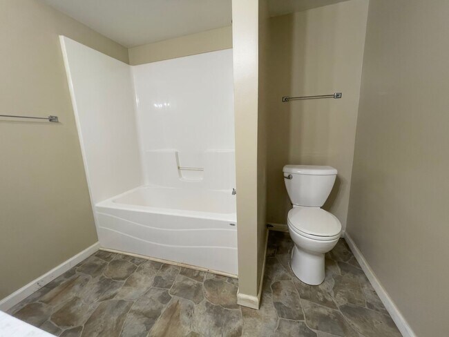 Building Photo - 1800 E Princeton Ave