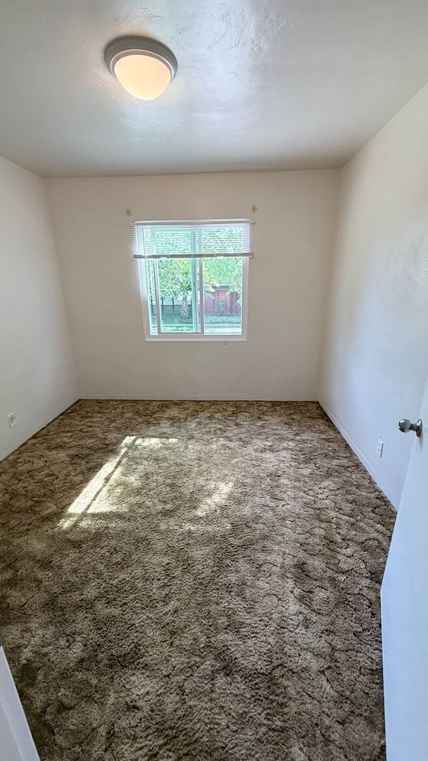 Building Photo - HOME FOR RENT