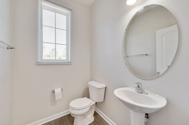 Building Photo - 11 Moss Grove Ln