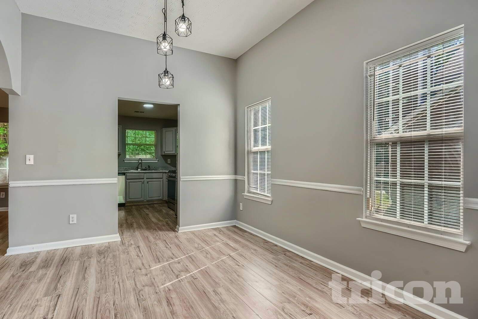 Building Photo - 3250 Diamond Blf