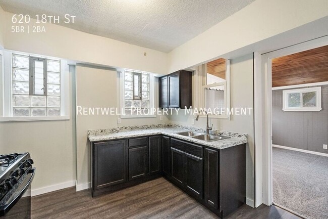 Building Photo - 620 18th St