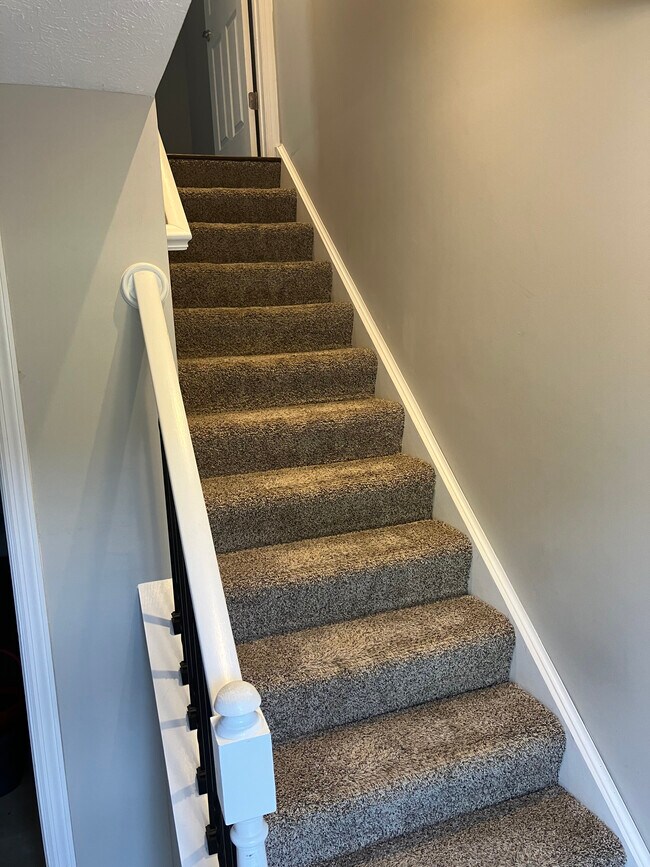 Building Photo - 77 Hennig Dr