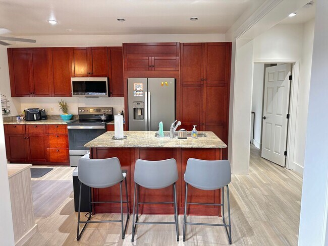 Building Photo - Modern & Custom 3 Bedroom / 2.5 Bathroom House in The Cottages At Kehalani! Pet friendly!