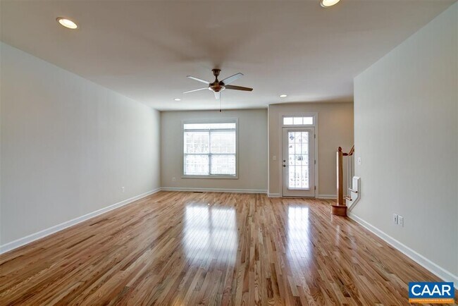 Building Photo - 2402 Winthrop Dr