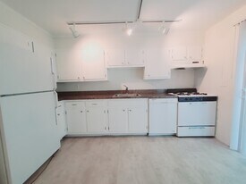 Building Photo - 15 Elmwood St