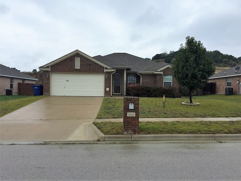 Primary Photo - 1709 Walker Place Blvd
